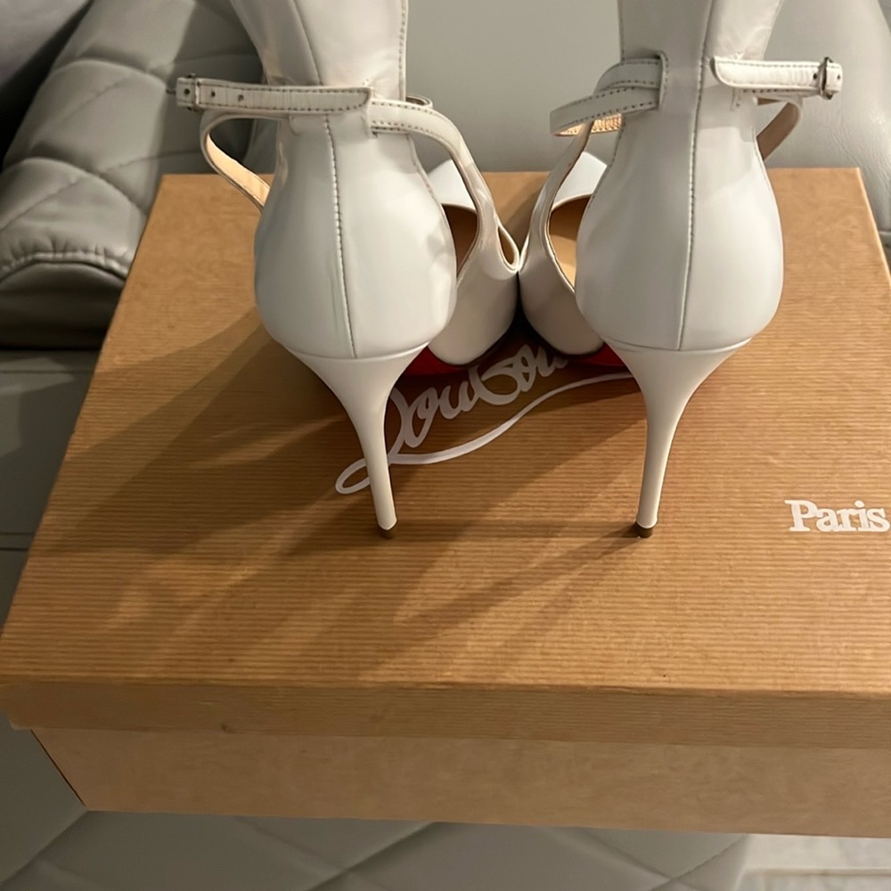 White Pointed-Toe Ankle-Strap Stiletto Pump - Picture 3 of 6